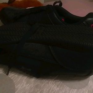 Ladies tennis shoes